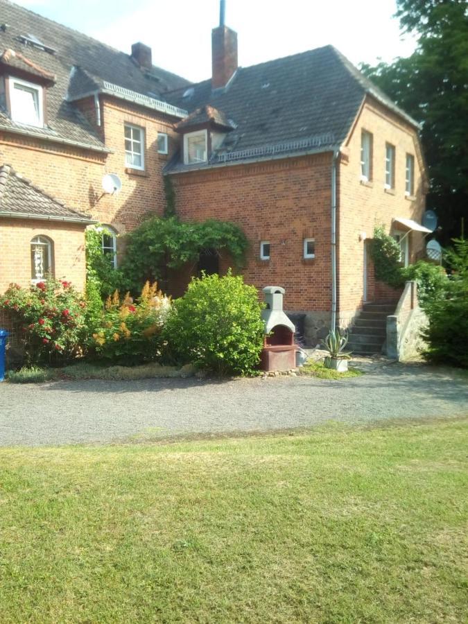 Gutshaus Daemelow Tussen Schwerin En Wismar Exterior photo